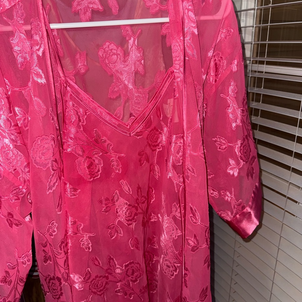 Elegant Pink Lace Robe